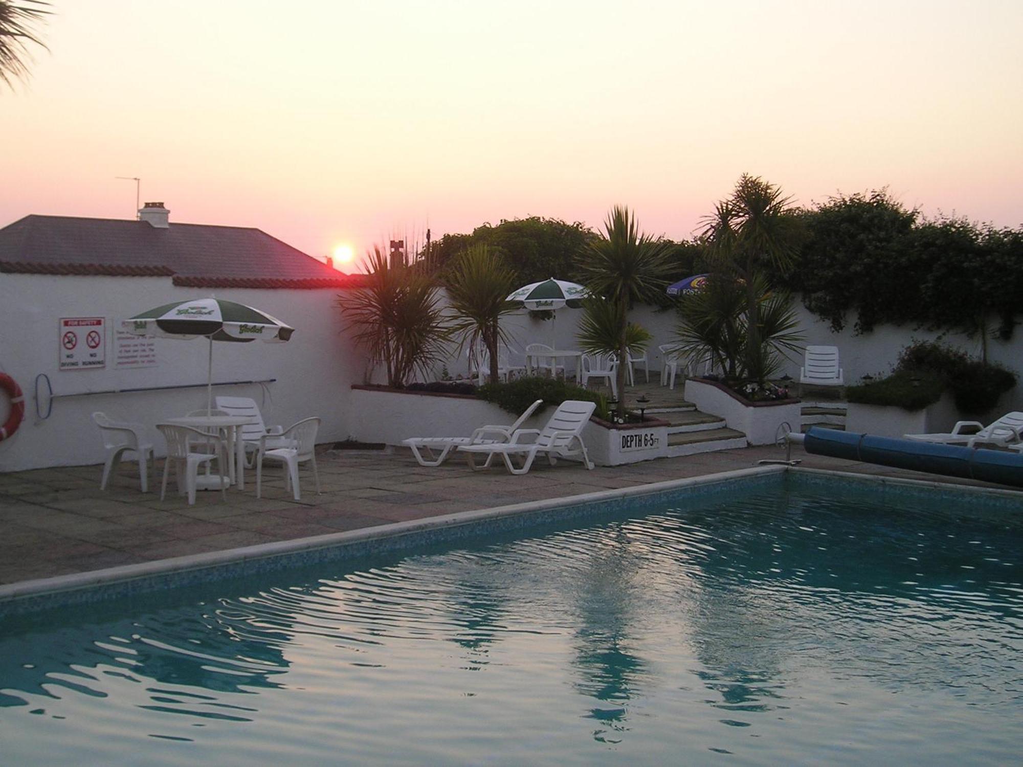 Pine Lodge Hotel Newquay  Exterior photo